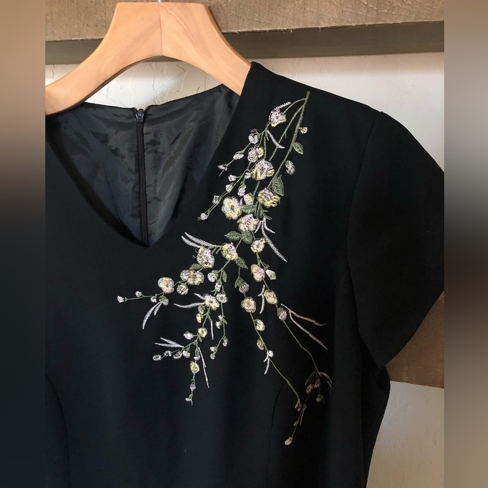 Vintage black maxi dress with floral embroidered details & side slit•••Evening - Picture 5 of 10